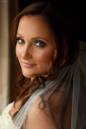 23-Bride-Veil-Wedding-Blue-Eyes