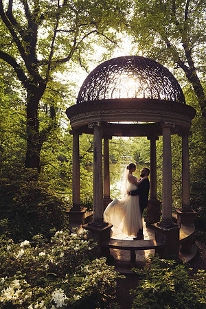 03-Bride-Groom-Wedding-Dramatic-Lift