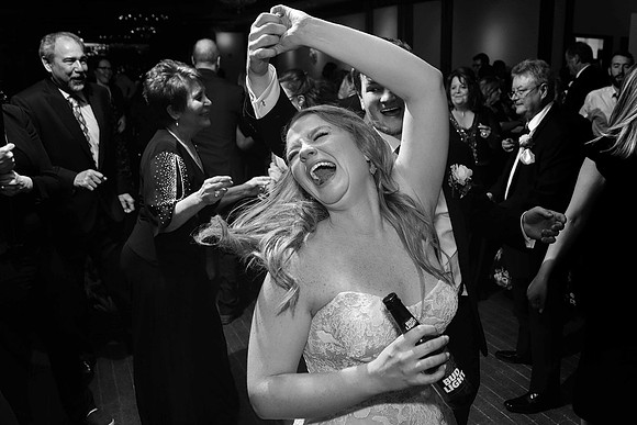 22-Bride-Groom-Wedding-Dance-Candid-Party