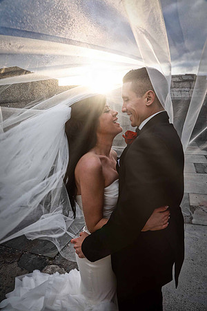 26-Bride-Groom-Wedding-Veil-Sun-Flare