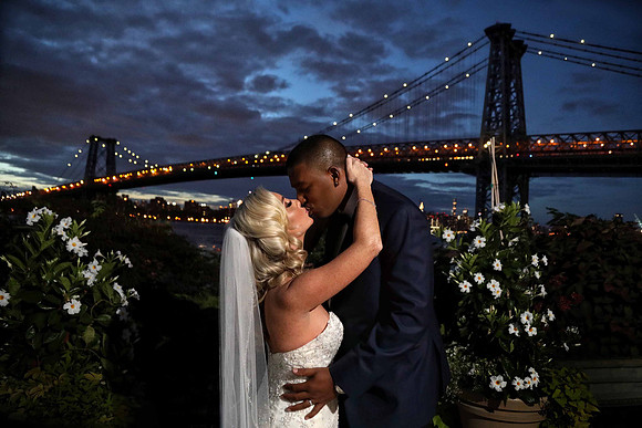 46-Bride-Groom-Wedding-Dumbo-Kiss