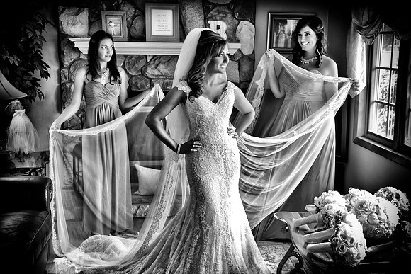 90-Bride-Wedding-Veil-Portrait-Prep